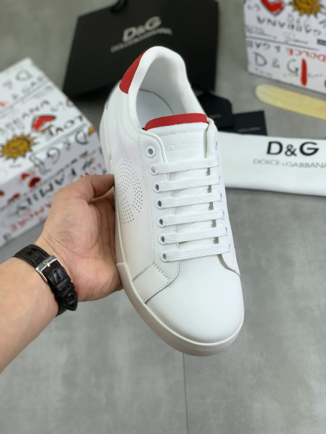 Men's shoes 💰P520💰 [New model] The latest hot style, top original quality, the official website is synchronized with "DOLCE&GABBANA [Dolce & Gabbana] ~ High quality." The effect is low-top casual DG men's shoes, loved by many celebrities, using high-end imported first-layer calfskin with punched logo design + cowhide feet, simple and elegant, perfectly interpreting the latest inspiration for shoes, integrating classics and fashion, luxury dreams, and fashion. Suitable for drivers, light and comfortable to drive, light and breathable for outdoor travel, high-end quality, trustworthy, 3️⃣color🉑️choice! Code number: 38-46